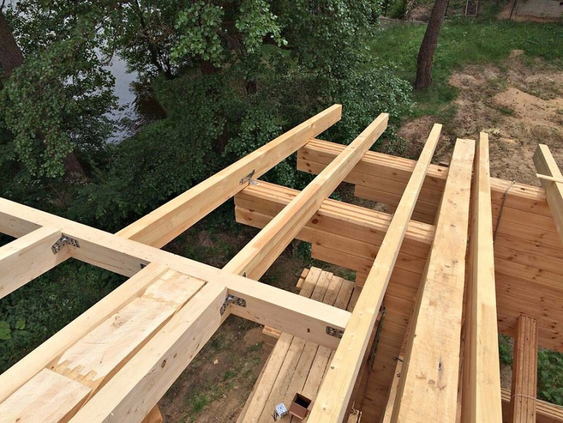 Все об устройстве свесов крыши: форма, размеры, обшивка